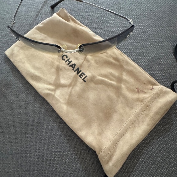 Chanel sunglasses - Picture 4 of 5